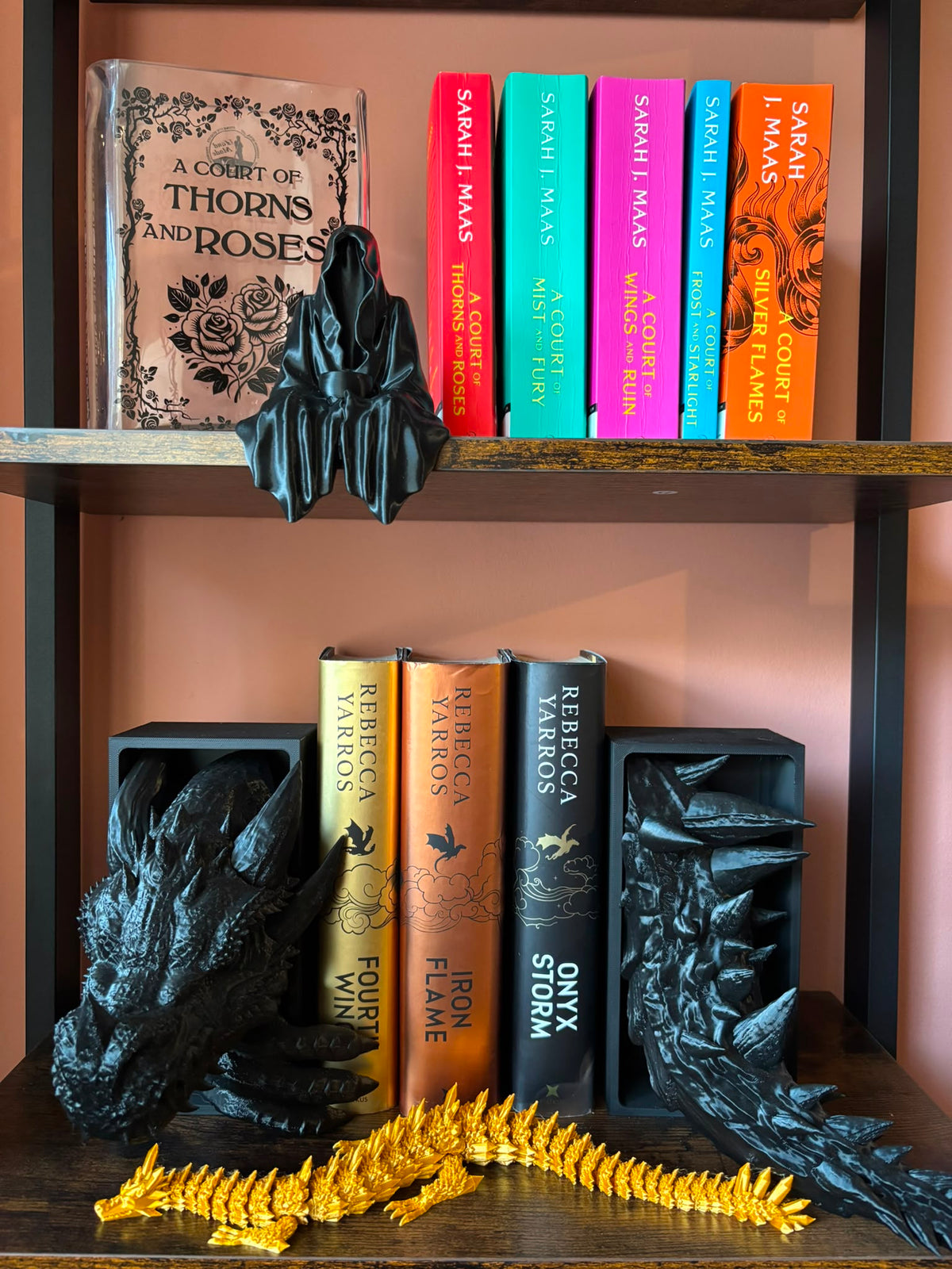 The Suriel Shelf Companion - Premium Quality Unique Shelf Sitter for Book Lovers & Fantasy Fans - Securely Sits on Any Edge - Perfect Gift for Book Collectors