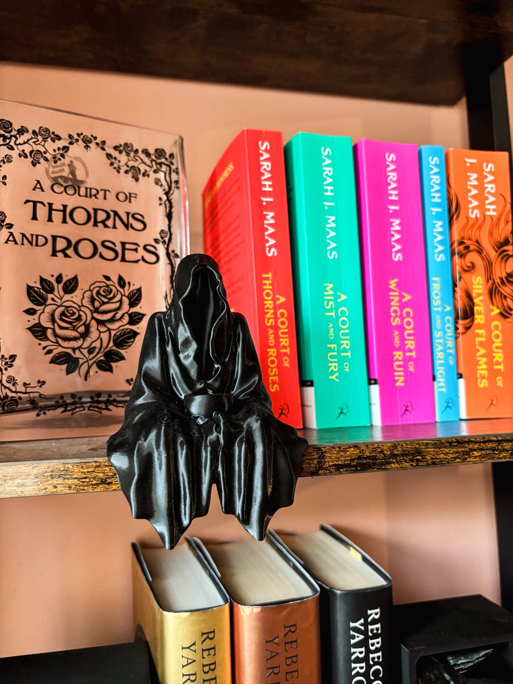 The Suriel Shelf Companion - Premium Quality Unique Shelf Sitter for Book Lovers & Fantasy Fans - Securely Sits on Any Edge - Perfect Gift for Book Collectors